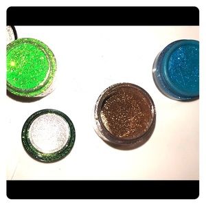 Glitter eye shadows